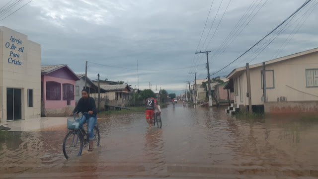 Mais de mil casas são atingidas por cheia do rio Tarauacá