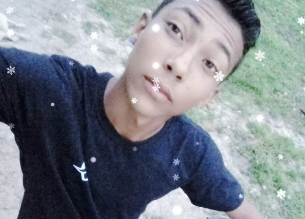 Jovem morre ao cair de carroceria de caminhonete na BR-364