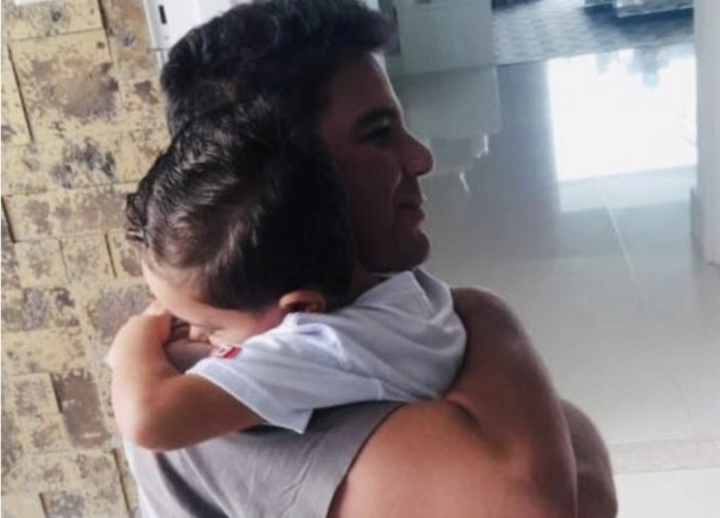 Gladson comemora aniversário abraçado com o filho Guilherme: “O abraço mais puro e verdadeiro”