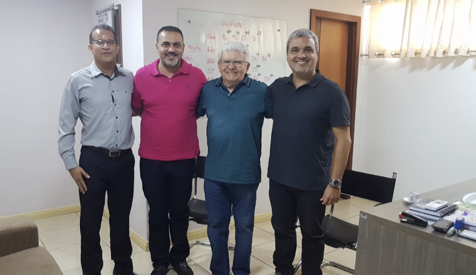 Ilderlei Cordeiro firma parceria com Faculdade Ocidental da Amazônia