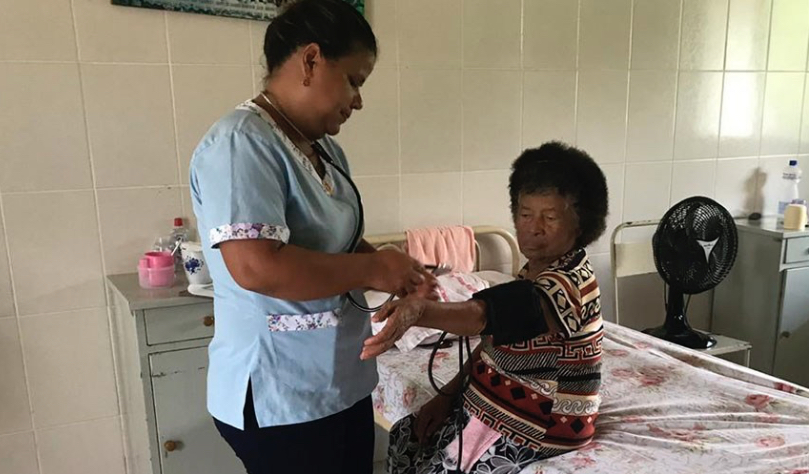 Sem salário, enfermeiros da Souza Araújo também fazem ‘cotinha’ pra comprar remédio para colega