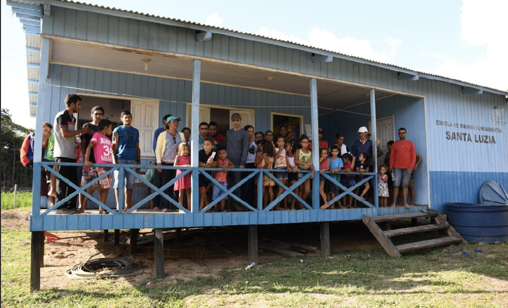 Poços artesianos da prefeitura de Cruzeiro do Sul levam água potável às escolas rurais