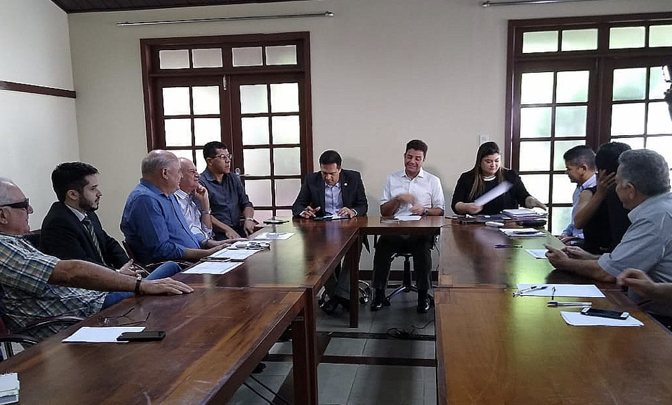 Gladson recebe empresários na Casa Civil, que pedem privativação da ZPE, Natex e Peixes da Amazônia