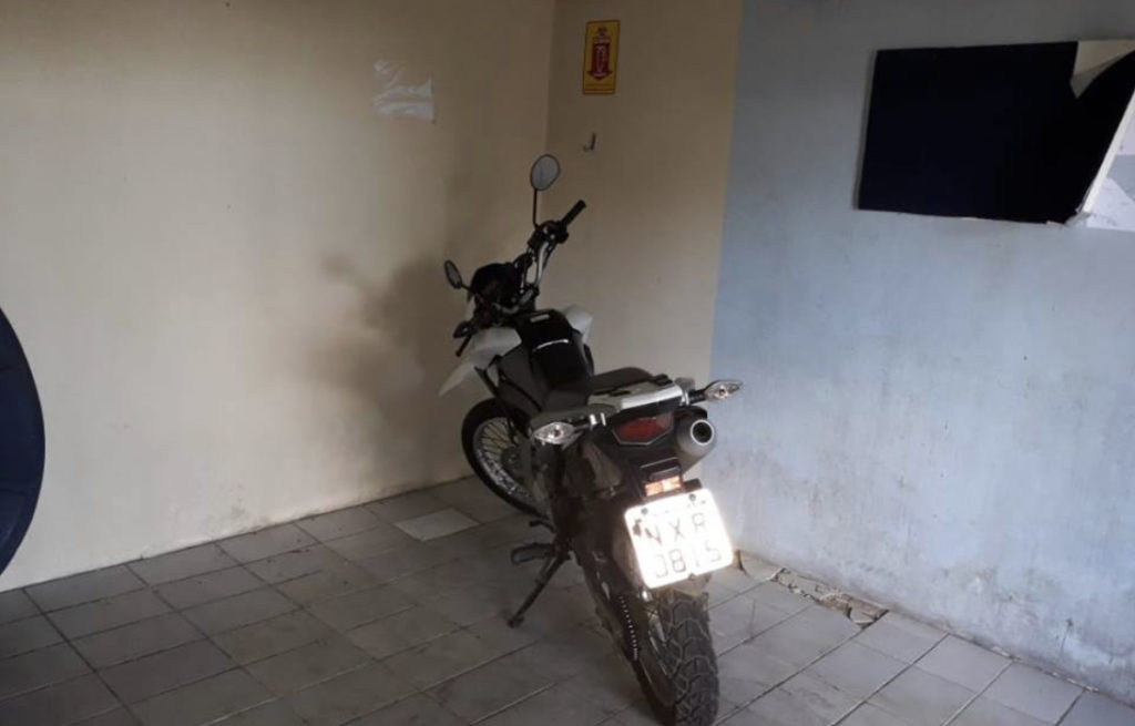 Polícia Militar recupera moto roubada em Cruzeiro do Sul