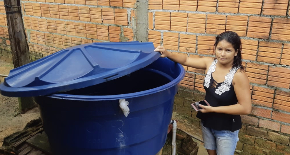 Moradores da rua que passa atrás do quartel da PM estão sem água há mais de 10 dias