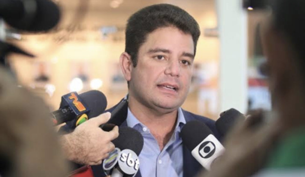 Após incêndio, Gladson Cameli coloca Estado à disposição do Ifac