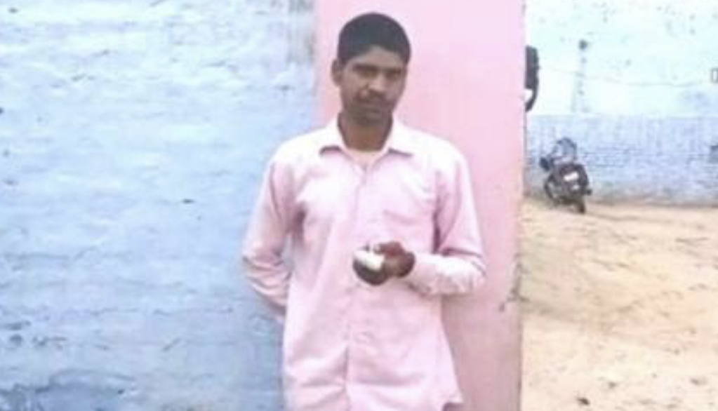 Homem amputa dedo na Índia após ter votado errado em eleições