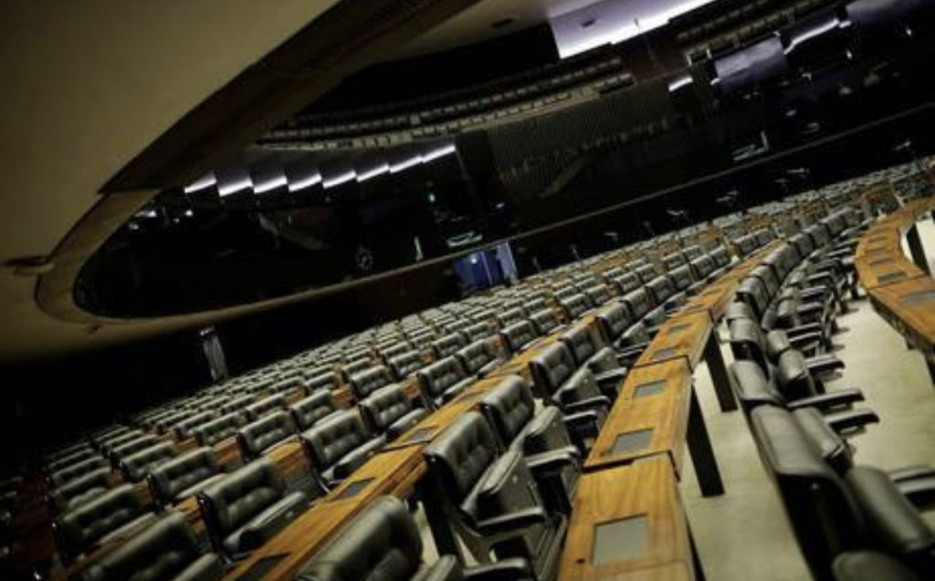 Deputados usam verba em pizzarias e churrascarias durante feriado