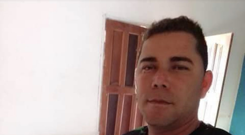 Motociclista morre após colidir contra carro em Rio Branco