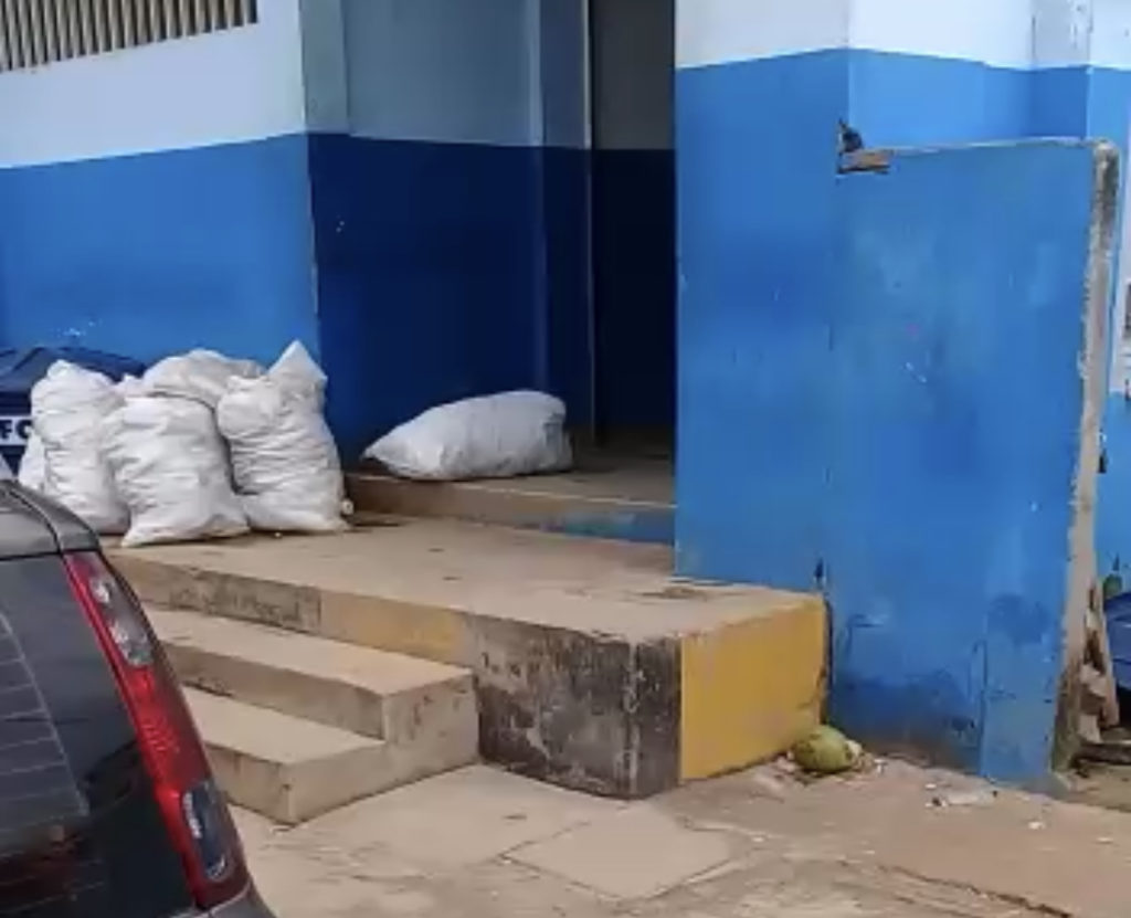 Veja o vídeo: Popular denúncia desperdício de peixes no mercado de Cruzeiro do Sul