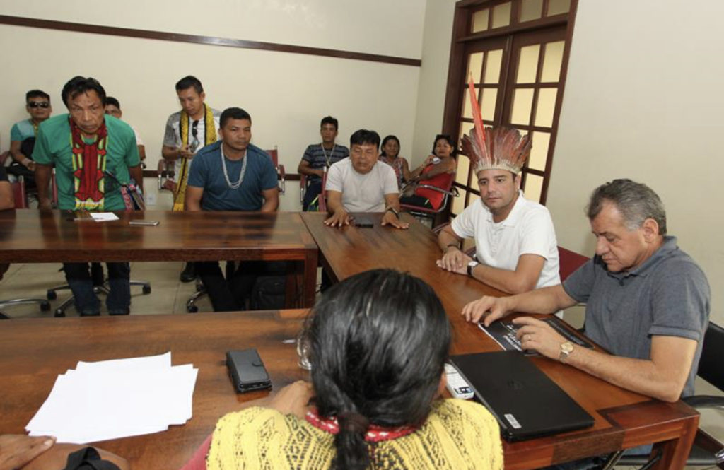 “Serei o melhor governador para os povos indígenas”, diz Cameli para índios da etnia Huni Kuin