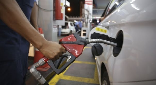 Petrobras aumenta em 2% o preço da gasolina nas refinarias