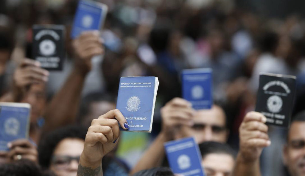 Nenhum setor contrata e desemprego sobe a 12,7% no 1º trimestre