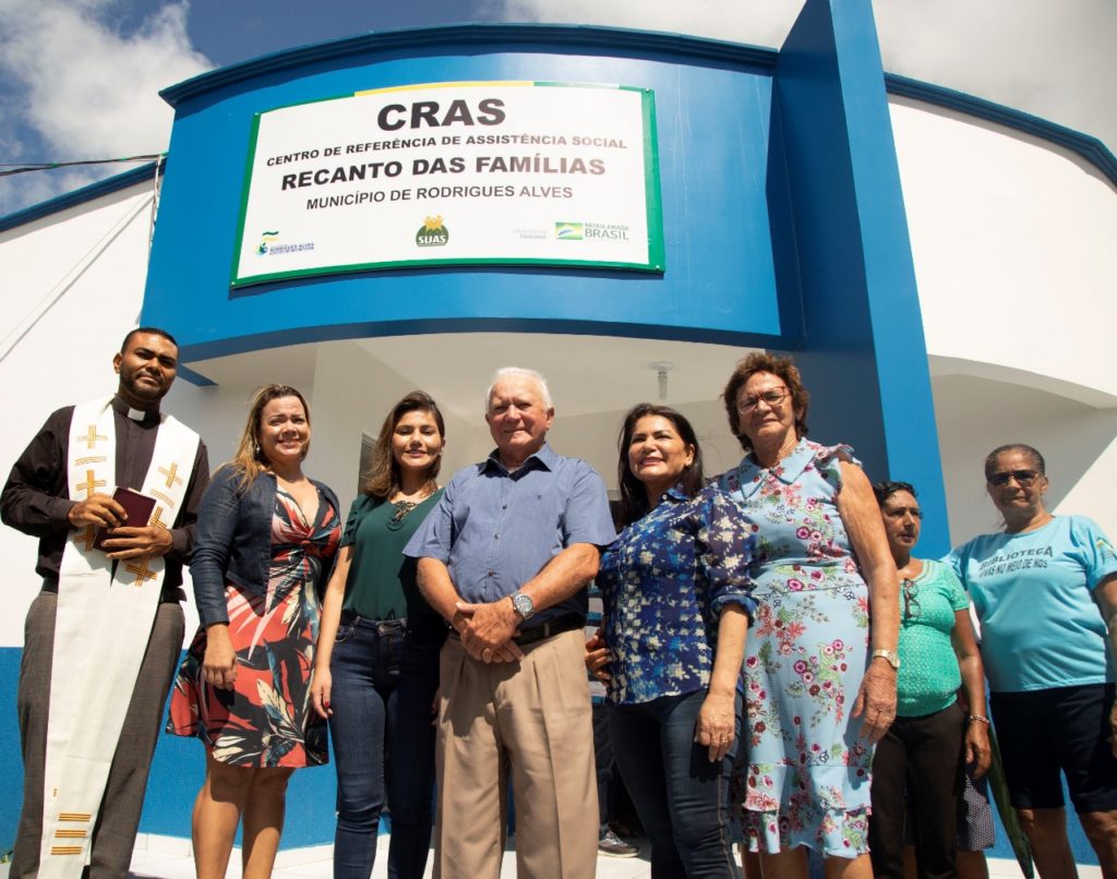 Sebastião Correia e Jéssica Sales inauguram obra do Centro de Referência de Assistência Social