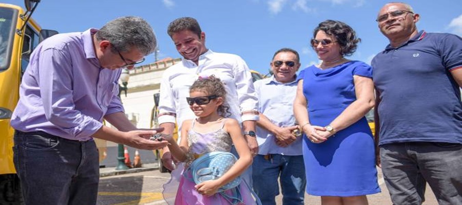 Governo do Estado entrega ônibus escolares para atender a comunidade