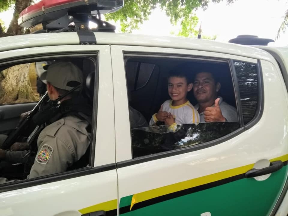 Fã da Polícia Militar, garoto recebe surpresa em seu aniversário