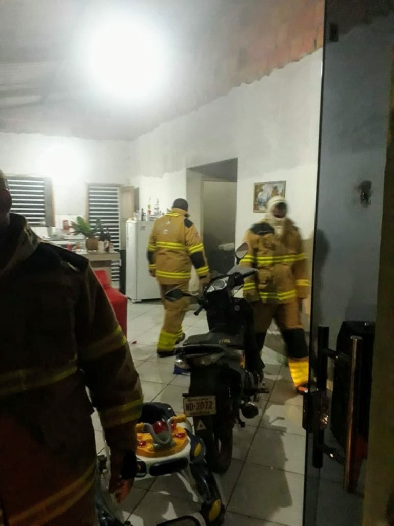 Panela esquecida no fogão gera fumaça tóxica em casa no interior do AC e criança vai para hospital