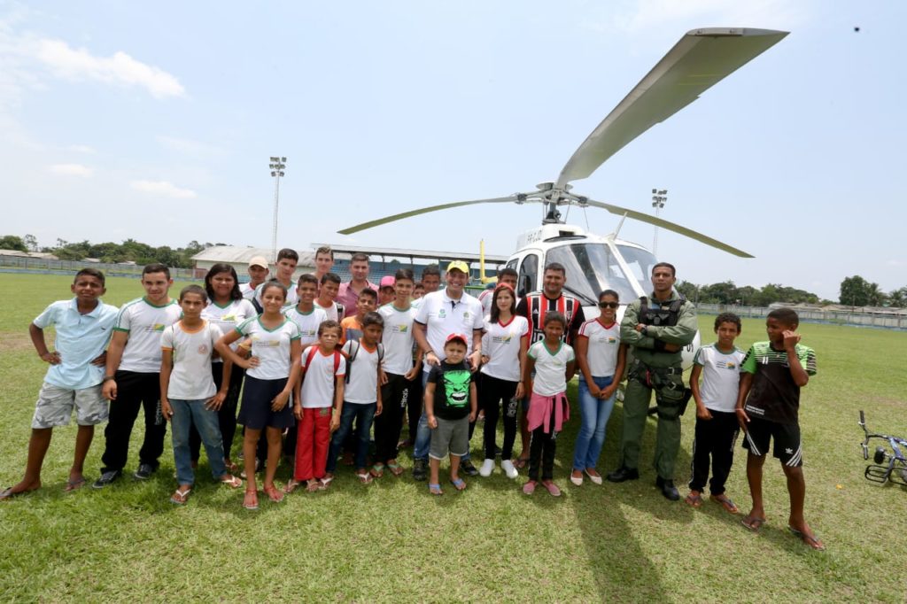 Gladson entrega revitalização de escolas em Cruzeiro do Sul e Rodrigues Alves