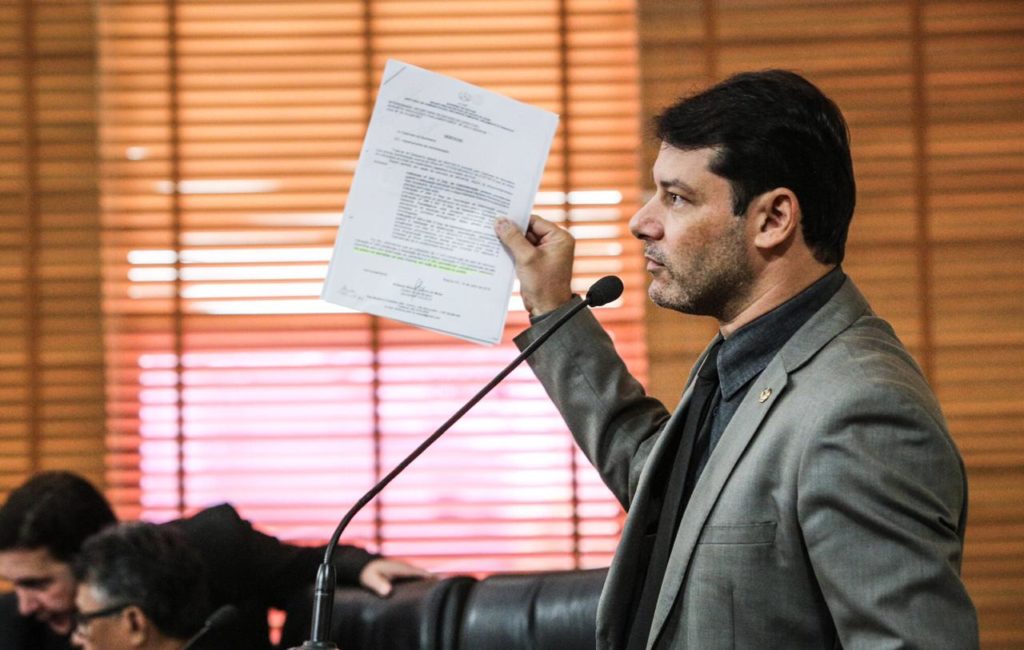 Deputado denuncia possível fraude na cobrança de energia no Acre