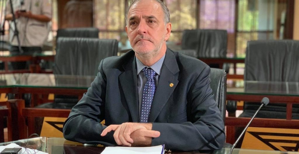 Tchê anuncia: “Esta Casa tem dois líderes. Um do governador e um do Ribamar”