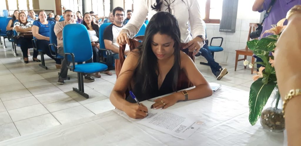 Governo empossa quase 30 professores efetivos em Cruzeiro do Sul e Rodrigues Alves