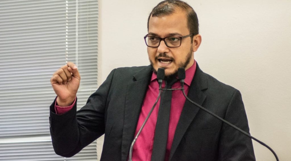 “Os trabalhadores da saúde não são vagabundos e devem ser respeitados”, afirma Rodrigo Forneck