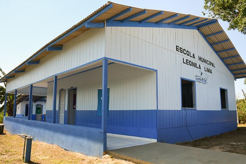 Prefeitura de Cruzeiro do Sul entrega mais uma escola revitalizada na zona rural