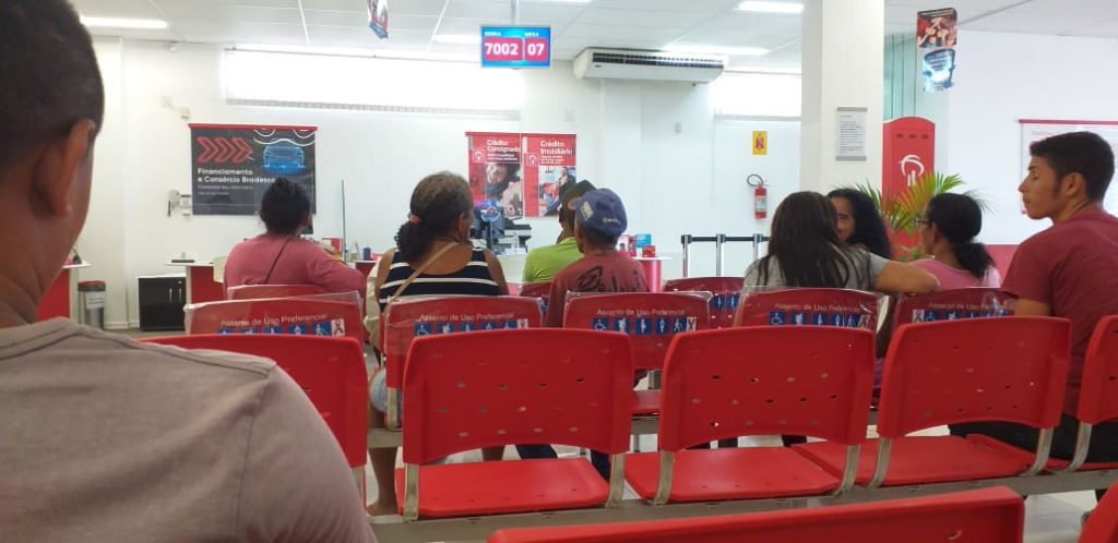 Clientes reclamam de demora no atendimento do Bradesco: “Só atenderam uma pessoa”