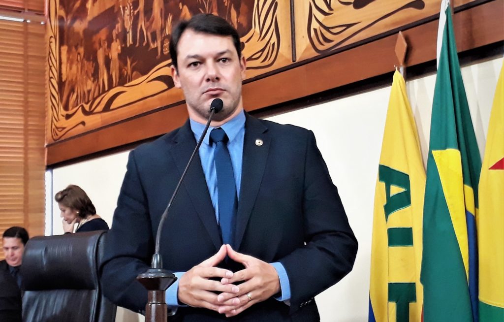 Duarte diz que acreanos estão sendo roubados e sugere ação contra a Energisa