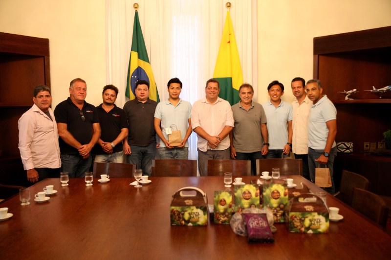 Rocha visita indústria com empresários japoneses e diz que novos empreendimentos têm apoio do governo