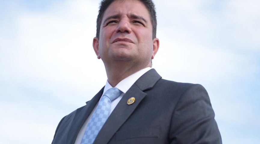 Gladson vai a Nova York participar de Simpósio e levar mensagem sobre queimadas