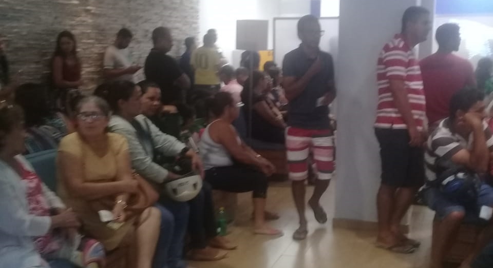 Após feriadão, agências bancárias em Cruzeiro do Sul acumulam filas