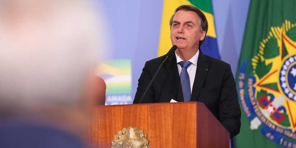 Bolsonaro sanciona lei que obriga agressores de mulheres a pagarem custos do SUS