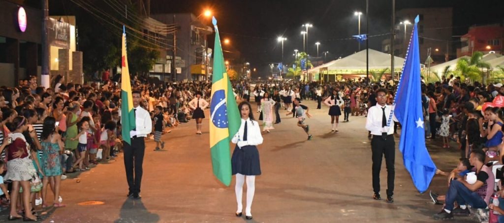 Desfile cívico marca celebração dos 115 anos de Cruzeiro do Sul