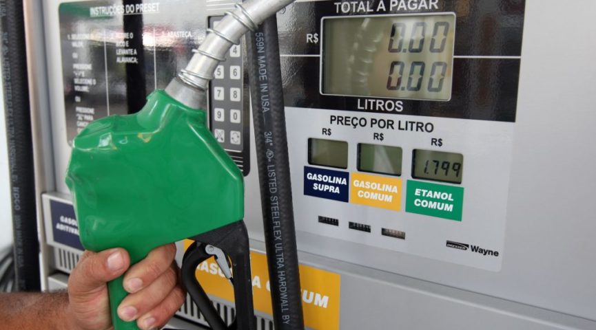 Gasolina e diesel amanhecem mais caros nesta quinta-feira em todo o país