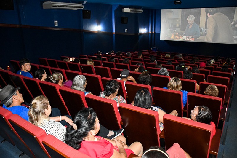 Em parceria com a Prefeitura de Cruzeiro do Sul, Cine Romeu oferece filme a mais de 60 idosos