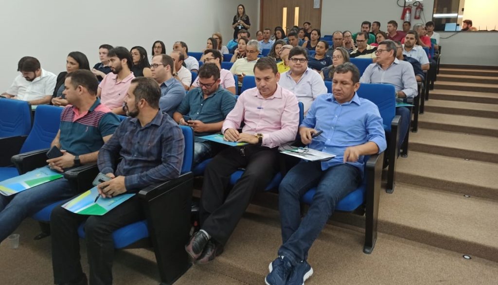 Prefeito Isaac Pyãnko participa de encontro promovido pelo Tribunal de Contas em Cruzeiro do Sul