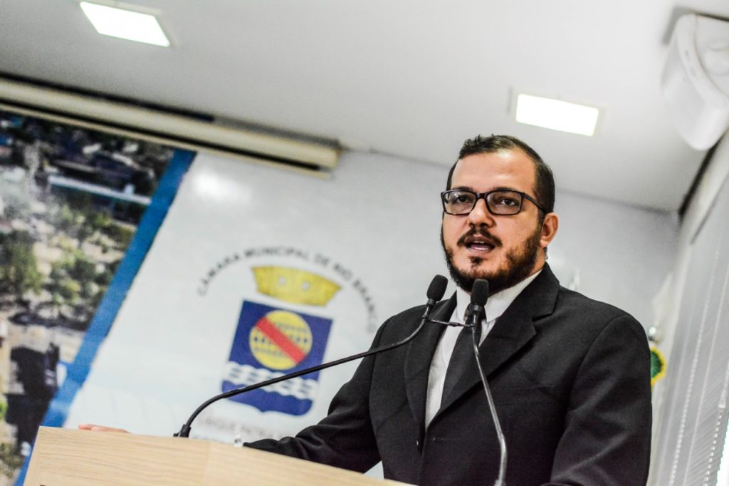 Rodrigo Forneck parabeniza professores e destaca investimentos da Prefeitura de Rio Branco