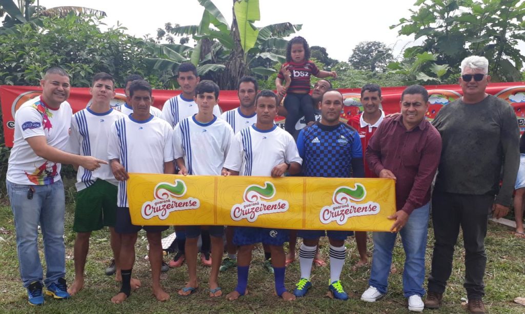 Caldeirão Cores e Tintas, Guaraná Cruzeirense e ‘João do Ovo’ realizam ação social na Comunidade Lagoinha