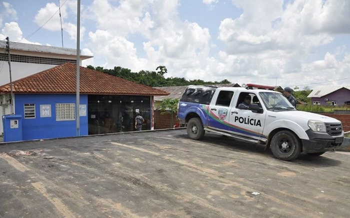Homem mata dois e fere um após ter motor de barco roubado, em Guajará