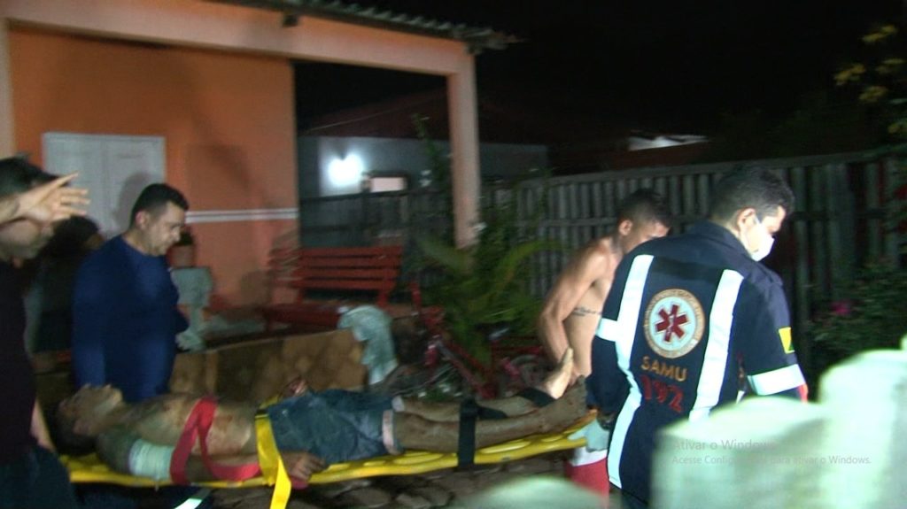 Bebedeira entre “amigos” termina com dois gravemente feridos a golpes de faca