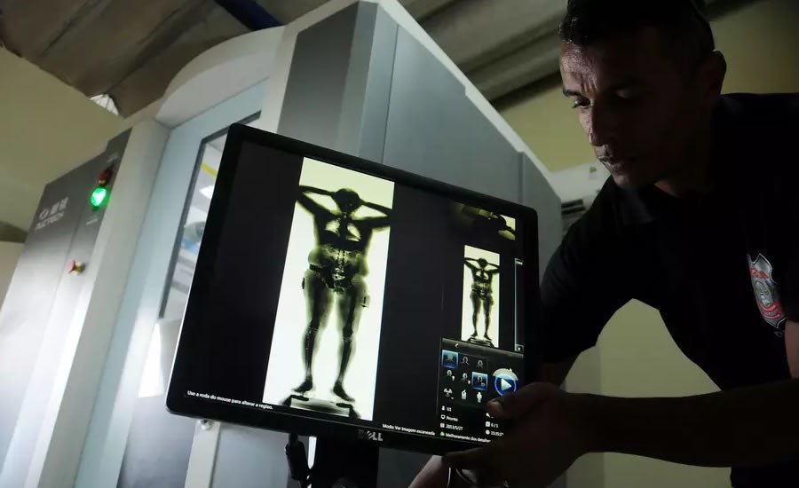 Revista de visitantes em presídios tem que ser feita por equipamentos eletrônicos