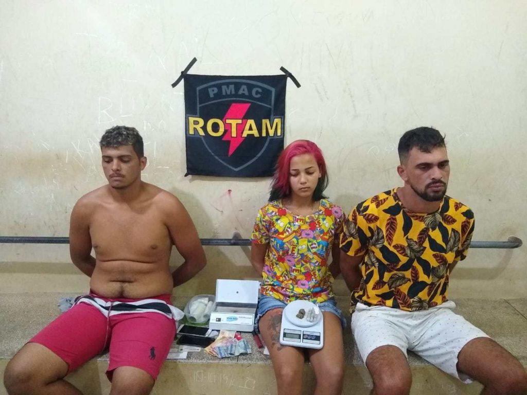 Em Cruzeiro do Sul, polícia prende traficantes que vendiam drogas perto de escola