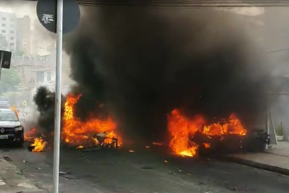 Vídeo mostra decolagem e queda de avião em BH; assista