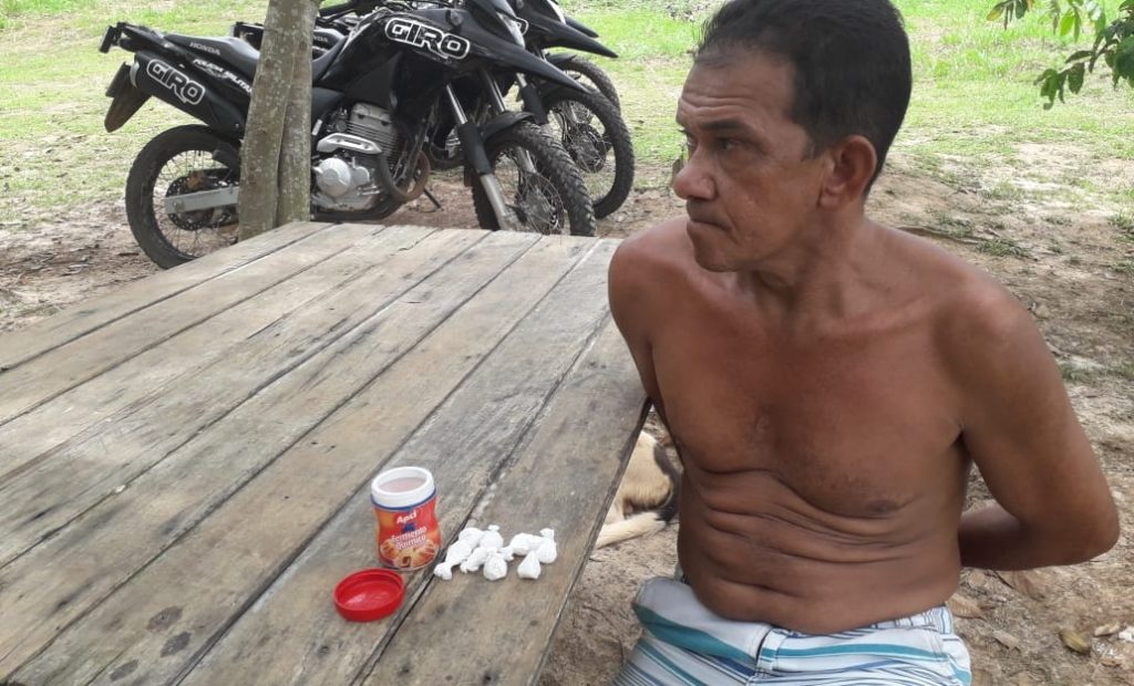 Homem que usava tornozeleira eletrônica é preso com drogas, em Cruzeiro do Sul