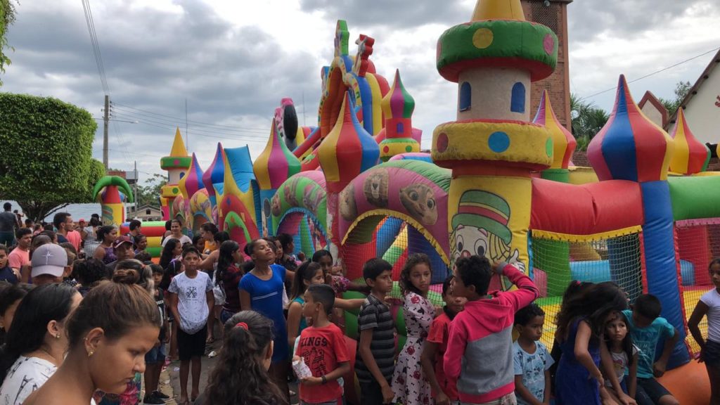 Prefeitura de Guajará garante alegria da criançada com festa na Praça da Igreja São Francisco