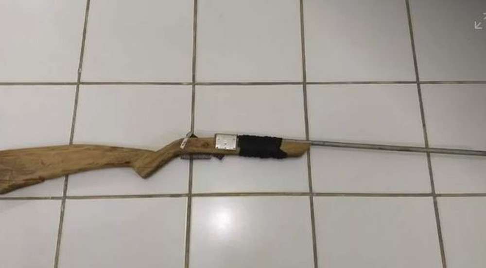 Menino de 5 anos que levou tiro do irmão durante brincadeira tem alta de hospital