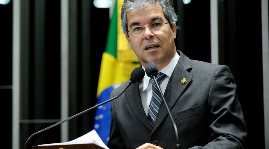 Jorge Viana reconhece erros políticos e fala sobre resiliência no Facebook