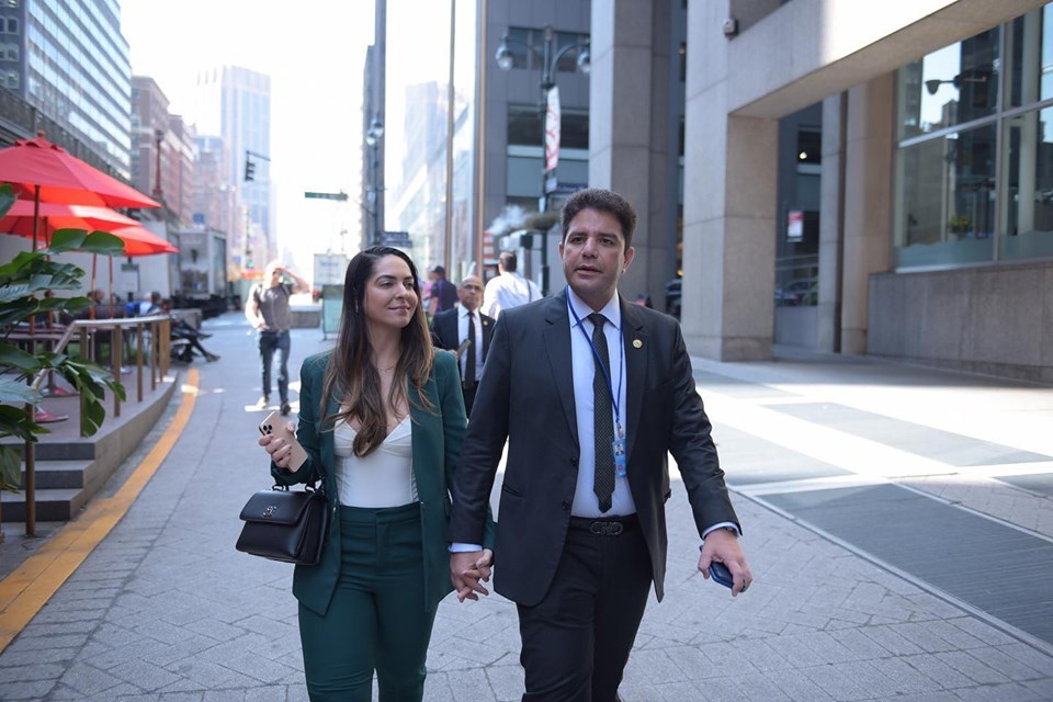 Gladson Cameli homenageia sua esposa Ana Paula: “obrigado por nunca ter desistido de nós”