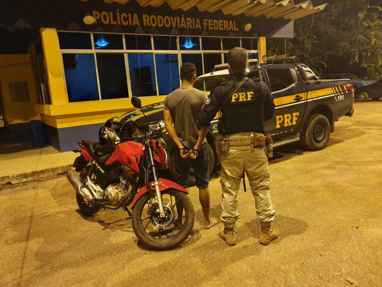 Operação da PRF prende 2 pessoas após abordar mais de 800 condutores no Acre